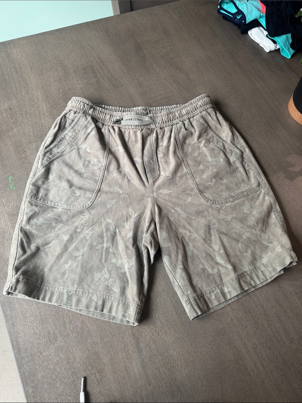Athleta Womens Casual Drawstring Shorts in Taupe Camouflage
